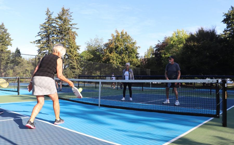 Oceanside Pickleball players playing on the courts Beginner Lessons